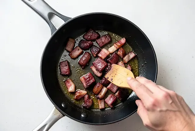Paso 6: Freír morcilla y bacon